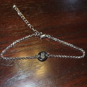 Bracelet with pineapple stamped detail